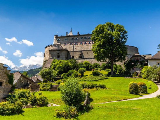 Erlebnisburg Hohenwerfen mit Greifvogelschau und Landesfalknereimuseum